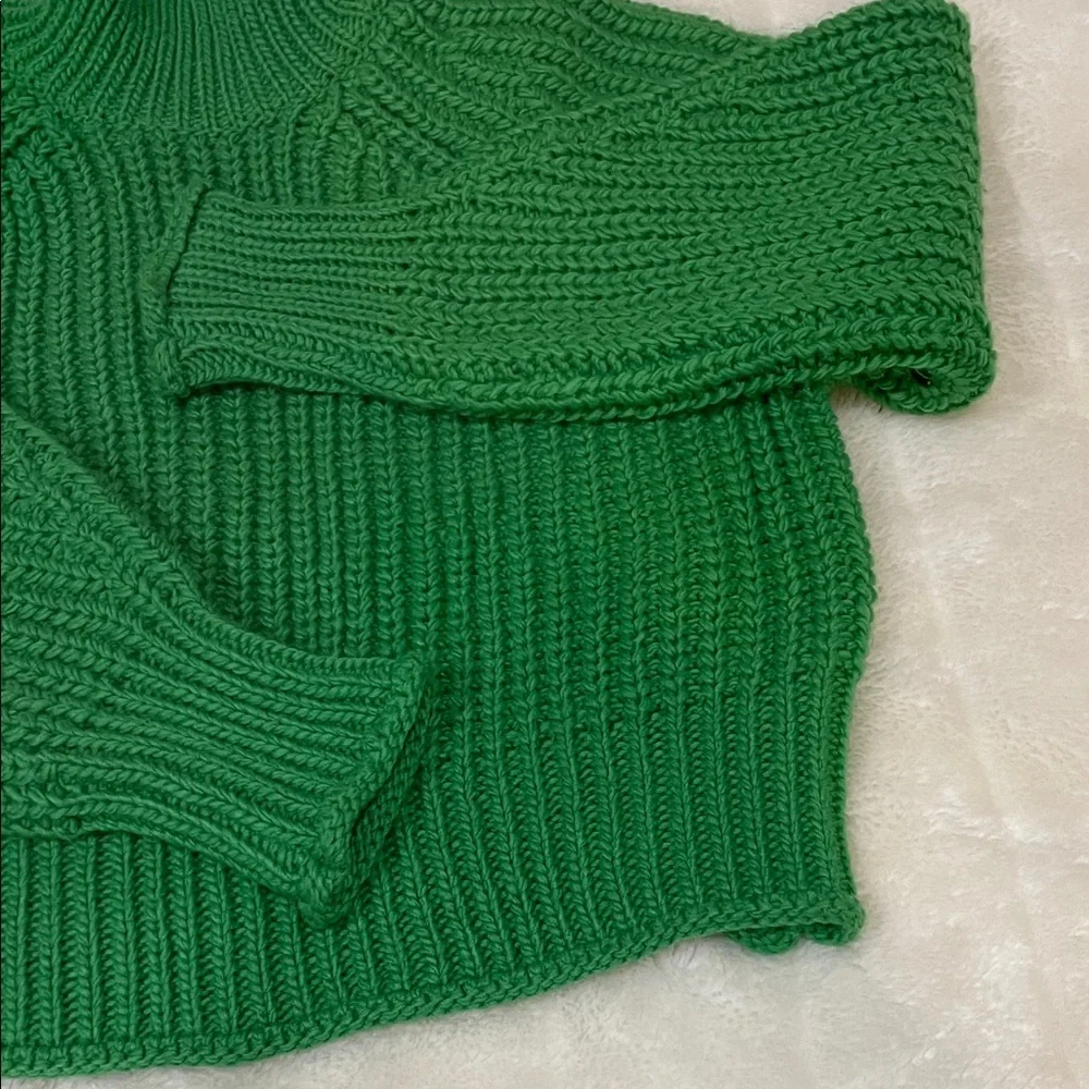 H&M Emerald Green Turtleneck Sweater - Picture 4 of 7